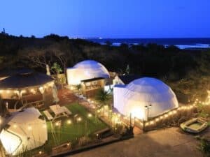 全天候型グランピングドームテント